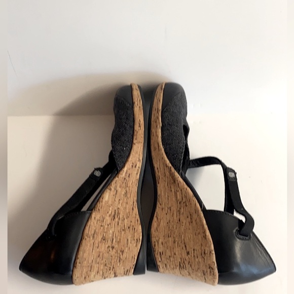 Teva-The Riviera wedge heel Mary Janes in Black.In excellent condition.Size 8 - Picture 6 of 7